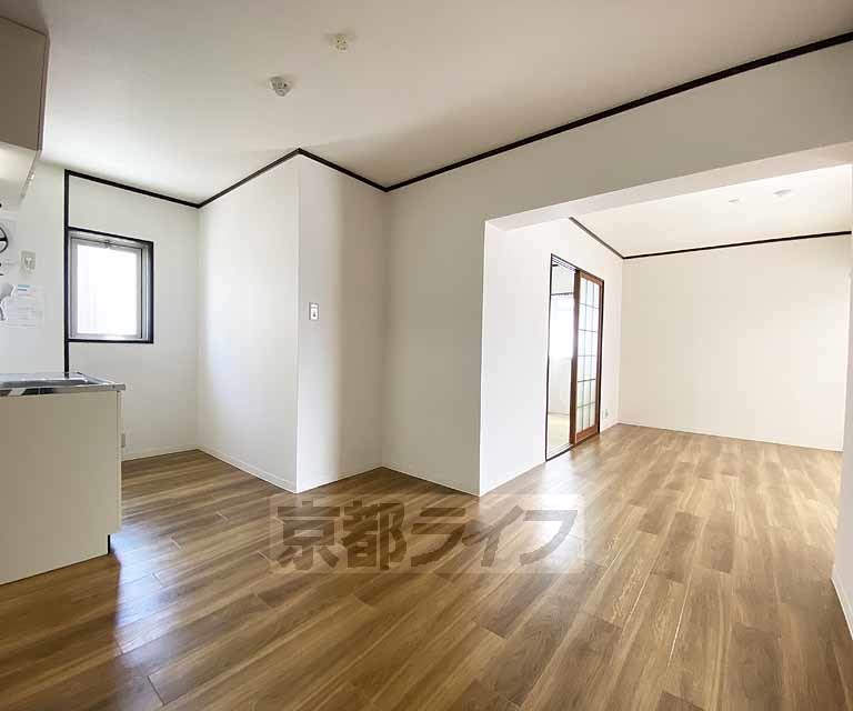 居室・リビング　落ち着いた雰囲気のお部屋です