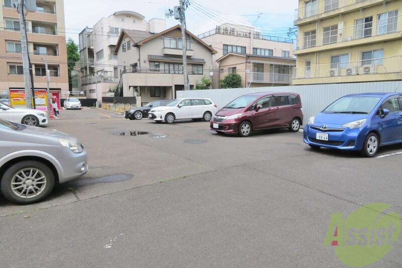 【仙台市青葉区上杉のマンションの駐車場】