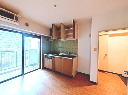 ブルーライン 片倉町駅 徒歩10分 5階建 築39年の居間写真