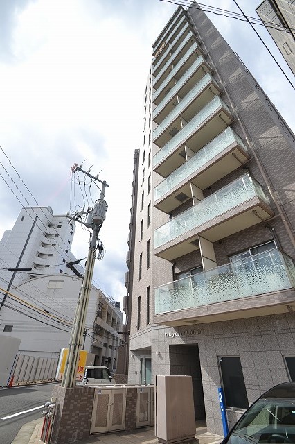 【広島市中区富士見町のマンションの建物外観】