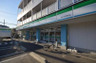コンビニ　ファミリーマート 登戸小学校前店（コンビニ）まで294m