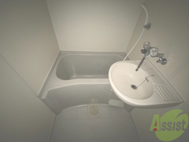 バス・シャワールーム　疲れた日は湯船に浸かって疲れをとってください。