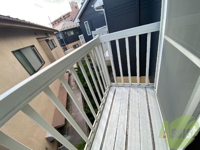 バルコニー　バルコニーはこちら。洗濯物を干すには十分な広さがあります。