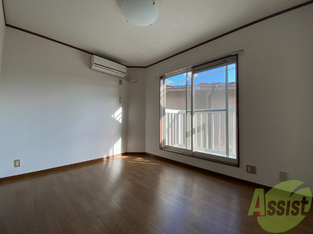 居室・リビング　６帖の洋室です。使い易い大きさのお部屋ですね。