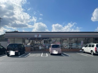 コンビニ　セブンイレブン浜田相生町店（コンビニ）まで666m