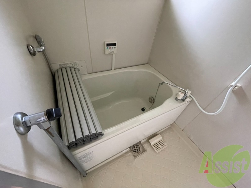 バス・シャワールーム　コチラで日々の疲れを癒し、リラックスしてください