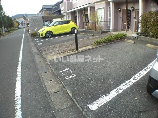 【サンクレーゼの駐車場】