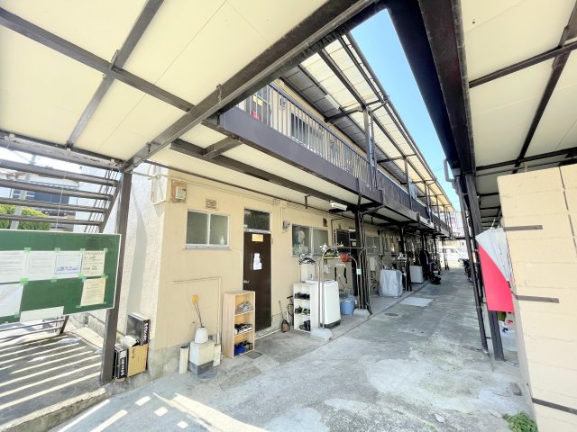 富田林市若松町のアパートの建物外観