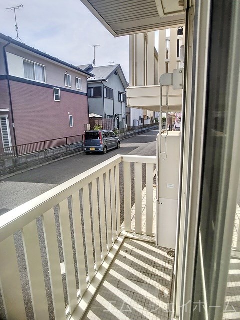 【守山市水保町のアパートのバルコニー】