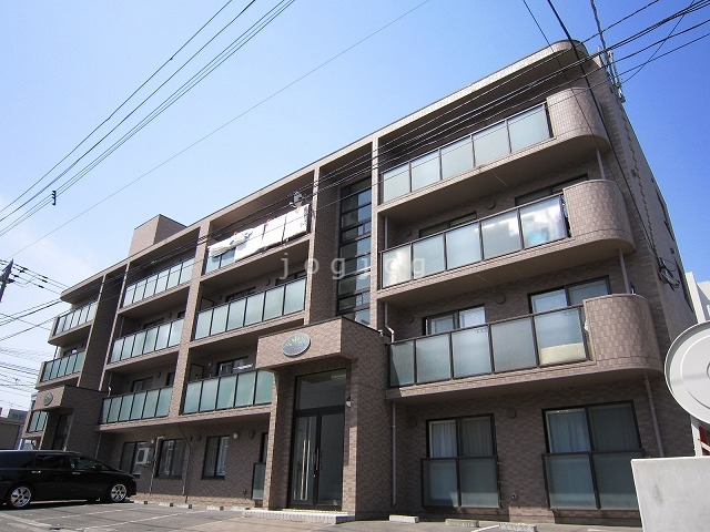 札幌市白石区東札幌三条のマンションの建物外観