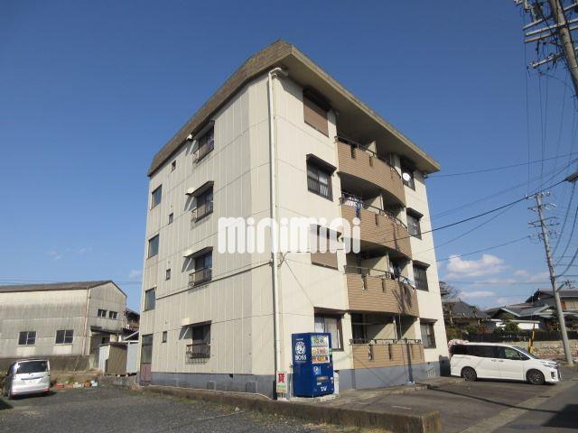 建物外観　４階建ての鉄骨造です。