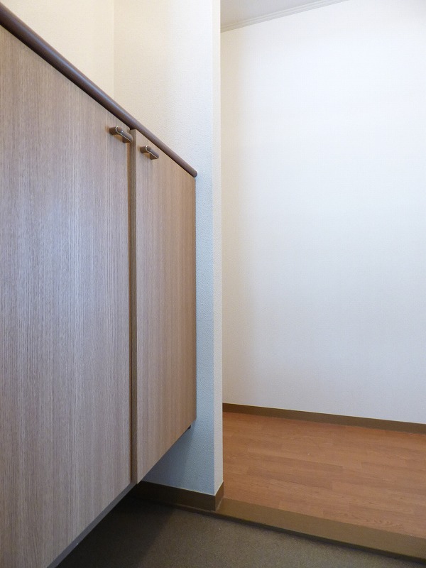 玄関　205号の写真になります。