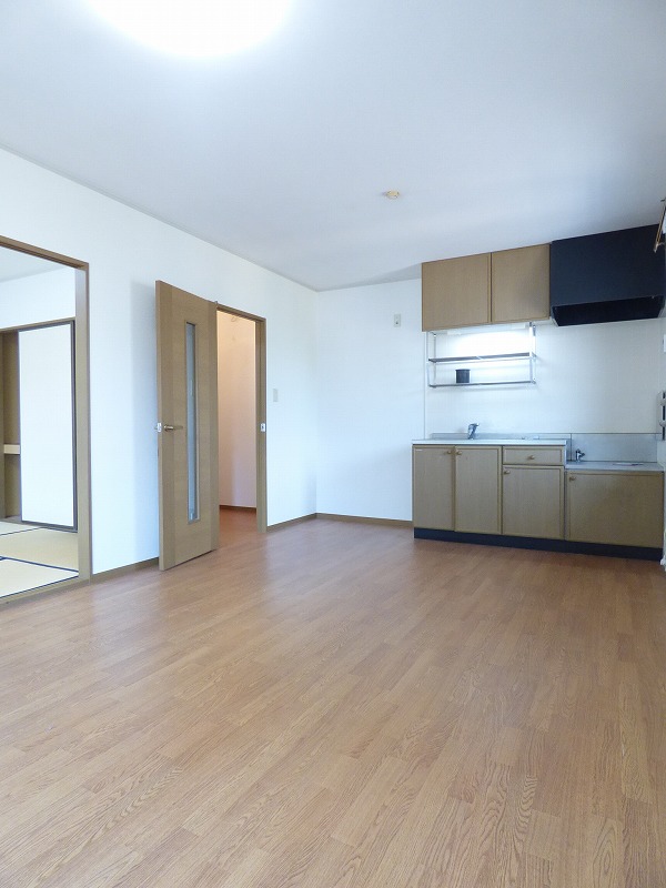 居室・リビング　205号の写真になります。