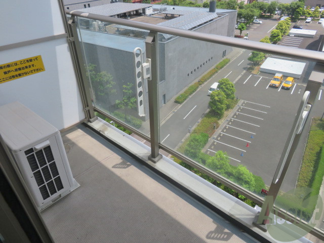 バルコニー　バルコニーは幅があり、広い印象を受けました。