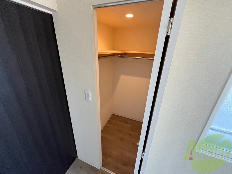 収納　クローゼットは奥行きもあり、荷物が多い方でも安心です。