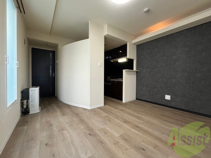 居室・リビング　リビングです。木目のフローリングが落ち着きますね。