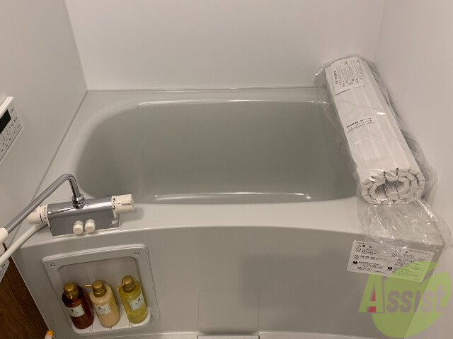 バス・シャワールーム　追い焚き機能付きですのでいつでも温かいお風呂に入れます。