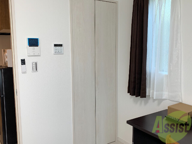 収納　こちらが壁と同じお色で統一された収納スペースになります。