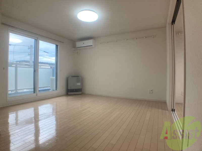 居室・リビング　広くてきれいなリビングです！快適に過ごせそうですね。