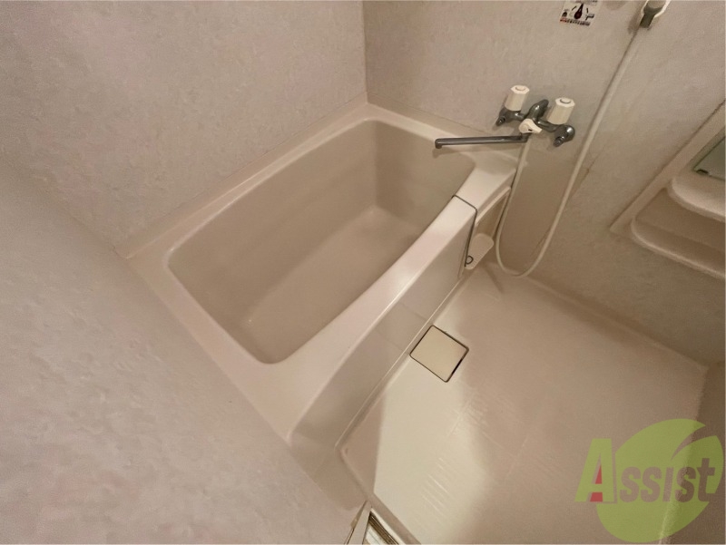 バス・シャワールーム　お風呂になります。一日の疲れを癒してくださいね。