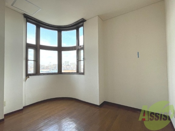 その他部屋・スペース　寝室も明るいお部屋です。すっきり目覚められそうです。