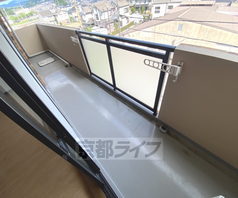 バルコニー　広々としたバルコニーです。