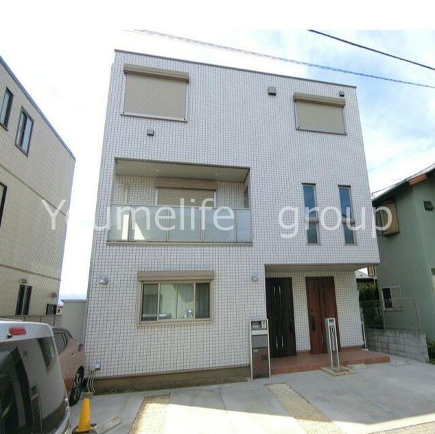 建物外観　駐車スペース１台つき