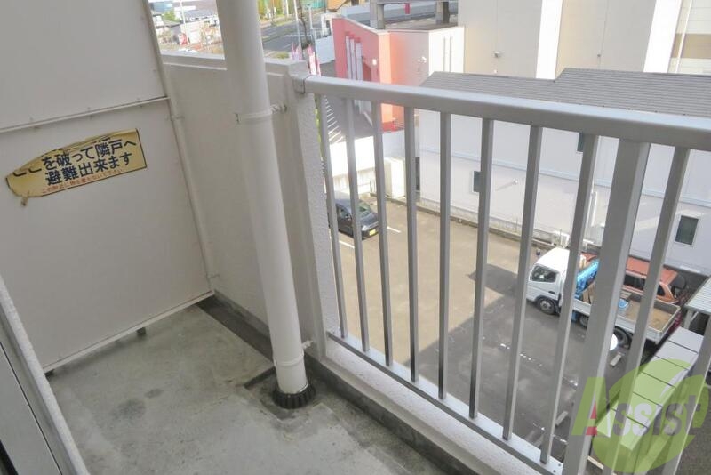 バルコニー　バルコニーも広々で洗濯物も干しやすい。