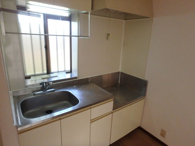 キッチン　小窓のある明るいキッチン！