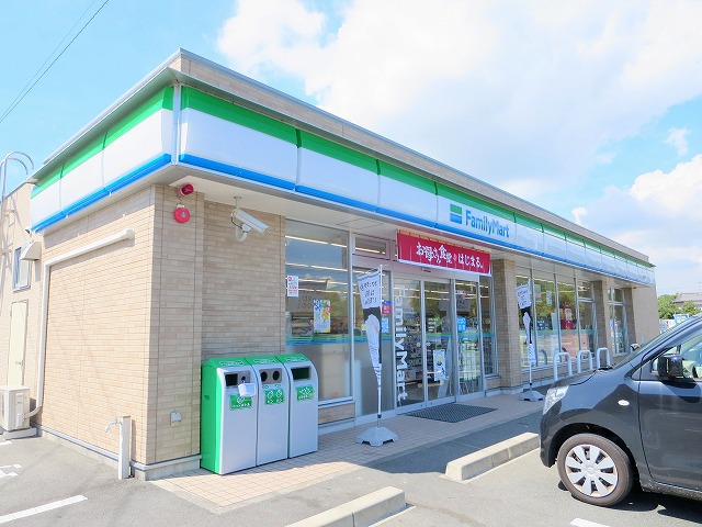 コンビニ　ファミリーマート湖西吉美店（コンビニ）まで842m