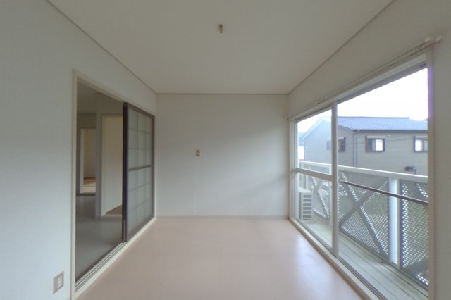 居室・リビング　現況が相違する場合は現況を優先致します。