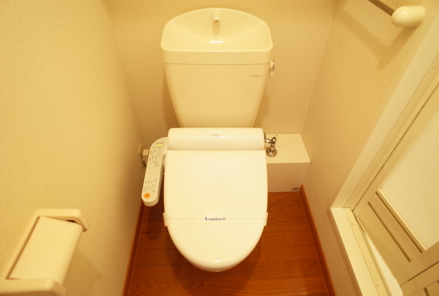 レオパレスオアシス山手のトイレ写真