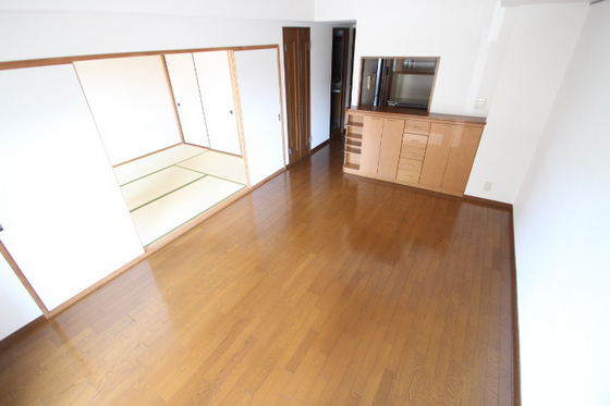 居室・リビング　※別号室のお写真です