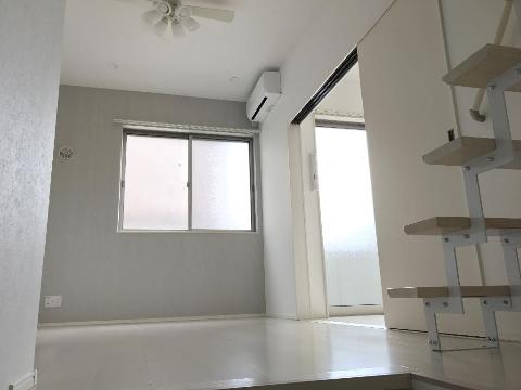 居室・リビング　室内