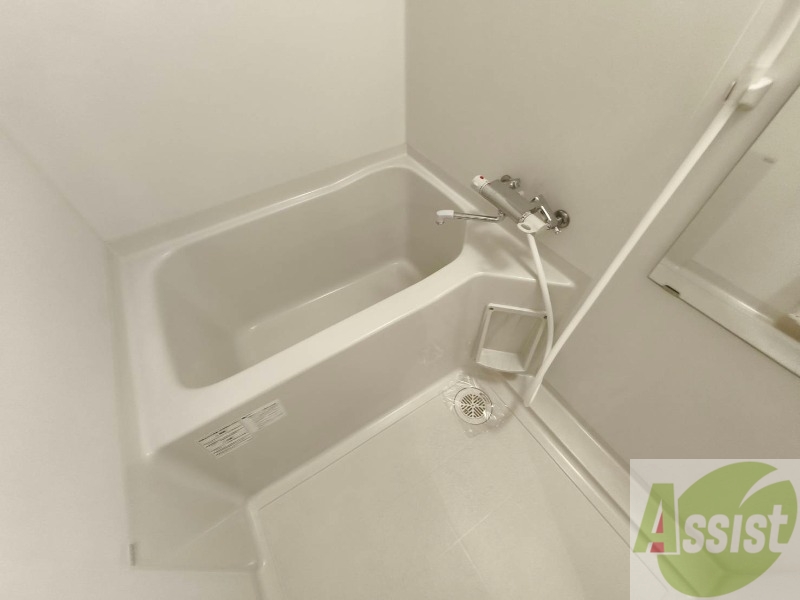 バス・シャワールーム　お風呂になります。一日の疲れを癒してくださいね。