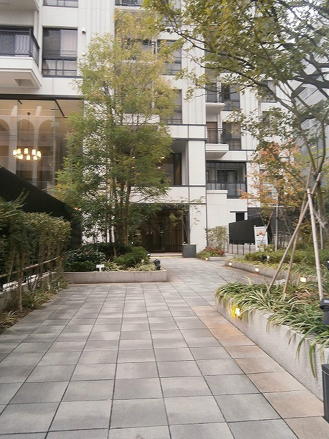 庭　緑あふれるエントランス