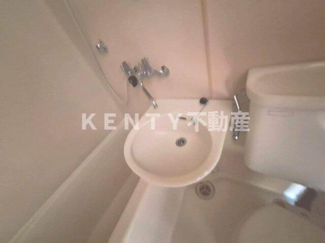 洗面設備　明るい洗面所です