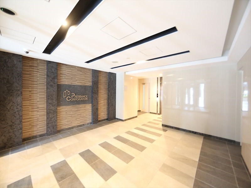 エントランス　エントランス　オートロック　宅配ＢＯＸ　防犯カメラ