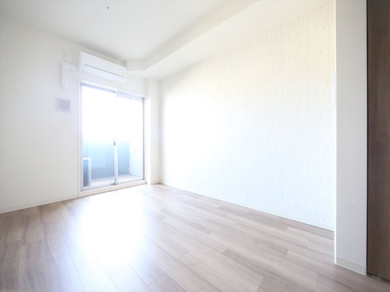 バルコニー　洋室8帖　エアコン付　クローゼット付　バルコニー