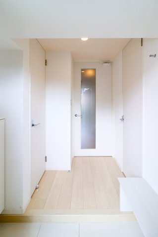 玄関　別号室のものになります。現状優先。