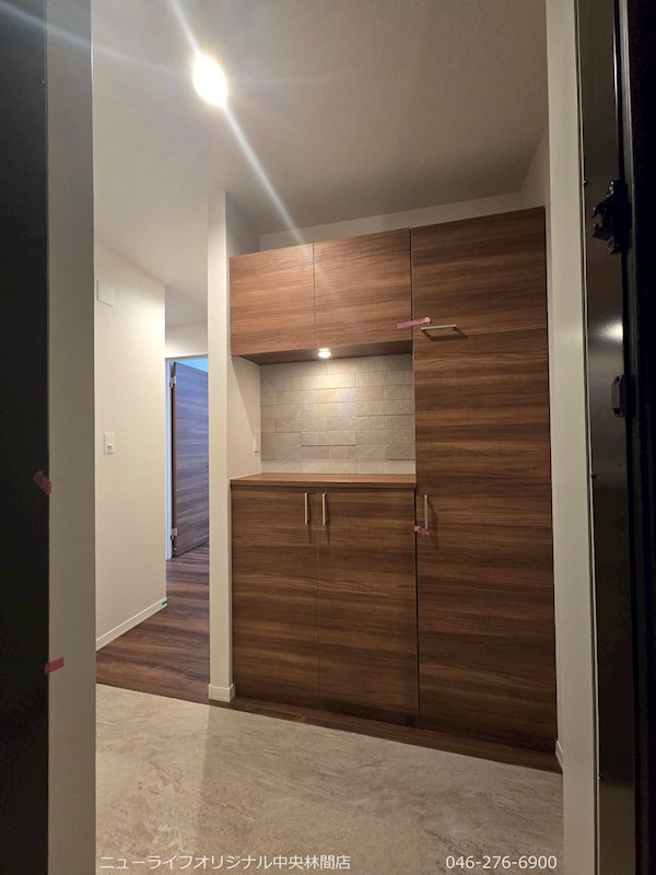 玄関　収納力の高いシューズボックスがあり、玄関が片付きます。