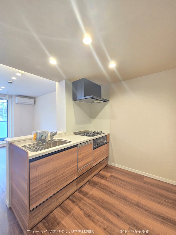 キッチン　3口コンロ＆グリル付システムキッチンです。