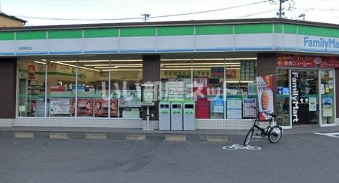 コンビニ　ファミリーマート 北根黒松店（コンビニ）まで938m