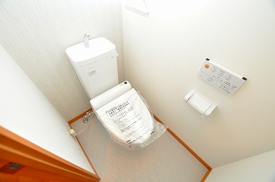 トイレ　温水洗浄便座付き