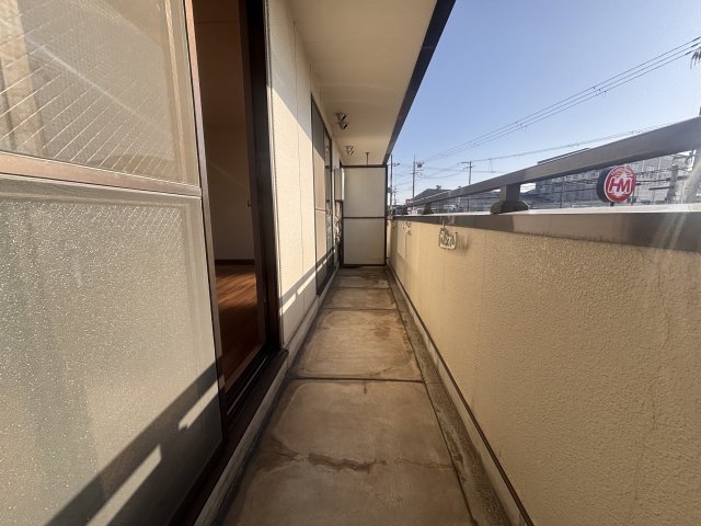 バルコニー　風通しが良く日当たりがいいので快適に洗濯できます