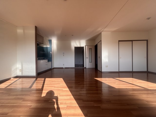 居室・リビング　日当たり良く広く使えるので快適にお過ごしいただけます