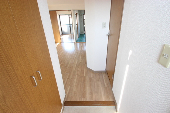 玄関　※別号室の写真です