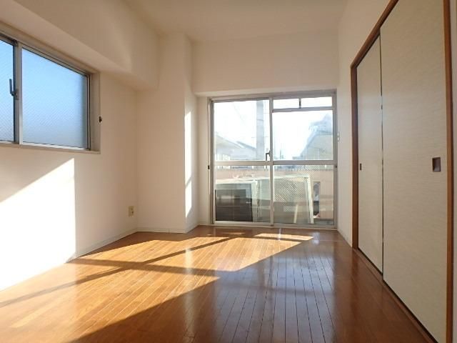 居室・リビング　室内