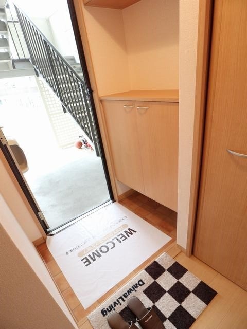 玄関　※別号室の写真です