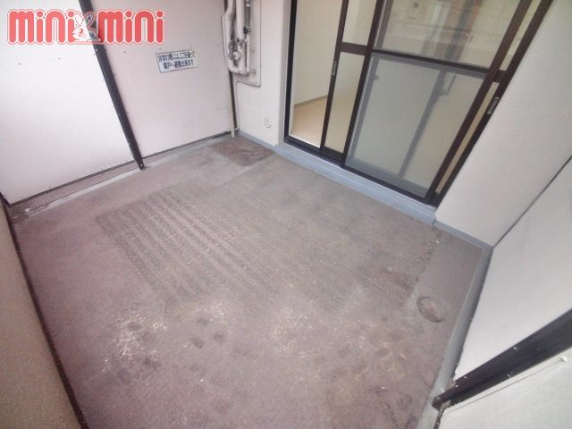 バルコニー　奥行があり洗濯物をラクラク干せるバルコニー